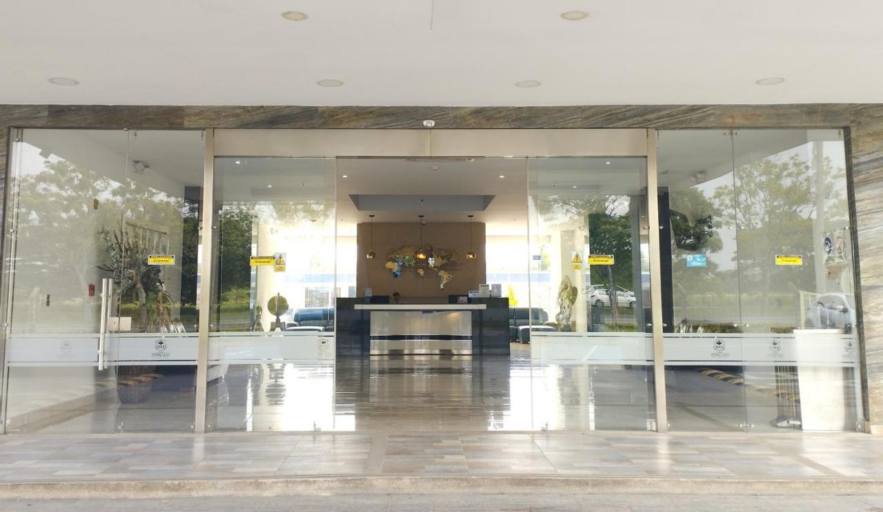 Hotel Royal Elim International Cali Esterno foto Entrance to the museum
