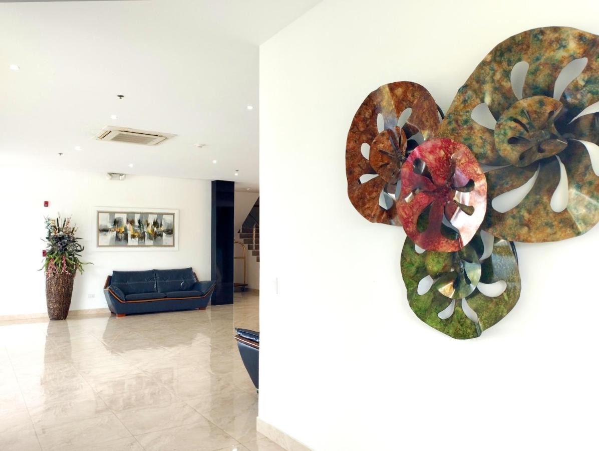 Hotel Royal Elim International Cali Esterno foto The interior of the hotel