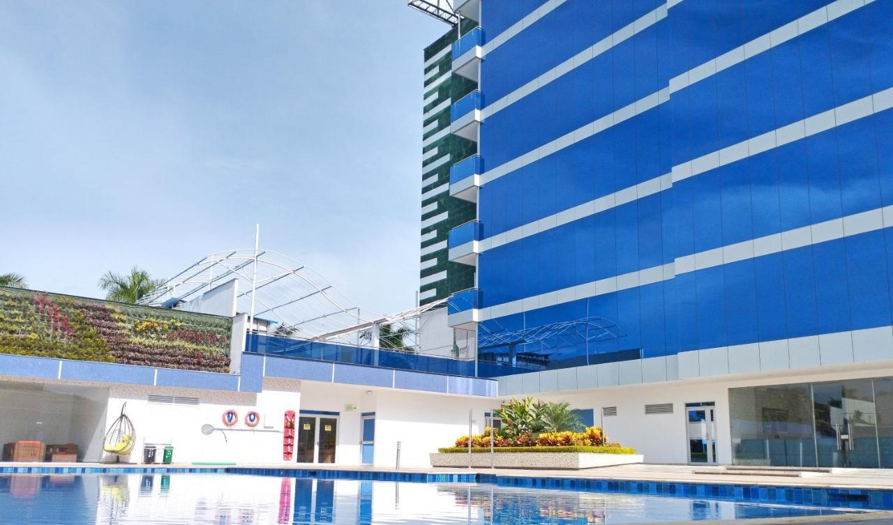 Hotel Royal Elim International Cali Esterno foto The pool at the hotel