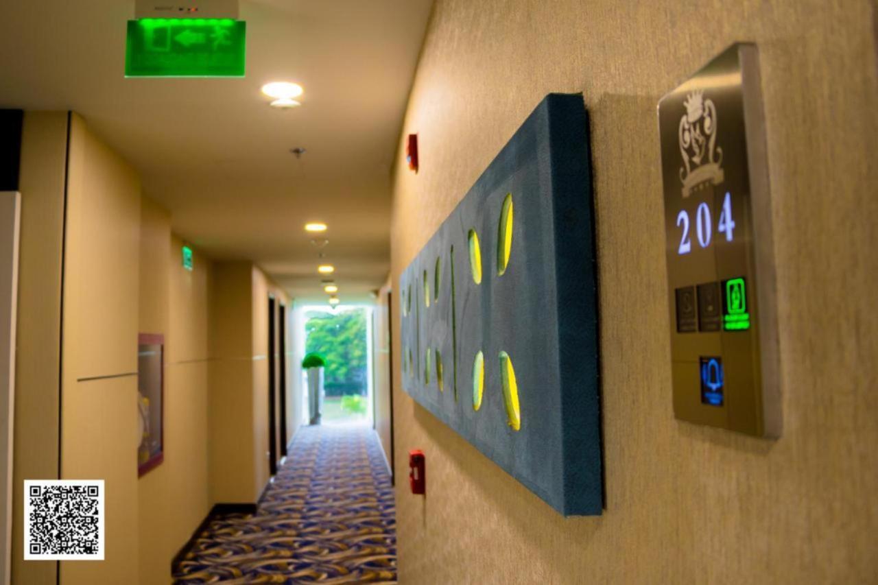 Hotel Royal Elim International Cali Esterno foto A QRpedia code in a hotel