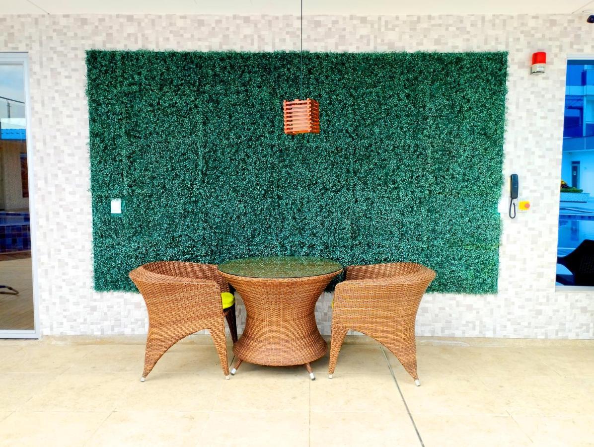 Hotel Royal Elim International Cali Esterno foto Artificial green wall