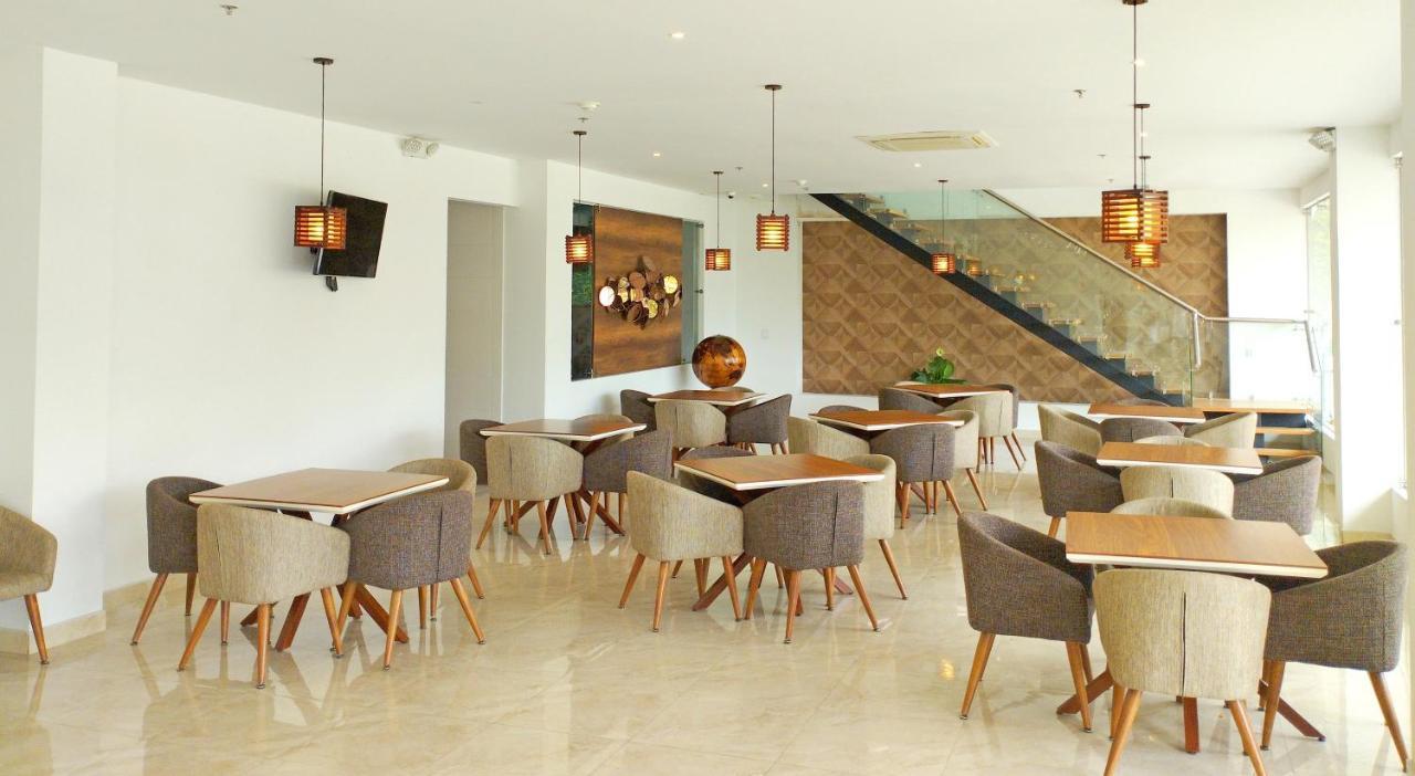 Hotel Royal Elim International Cali Esterno foto The interior of the restaurant