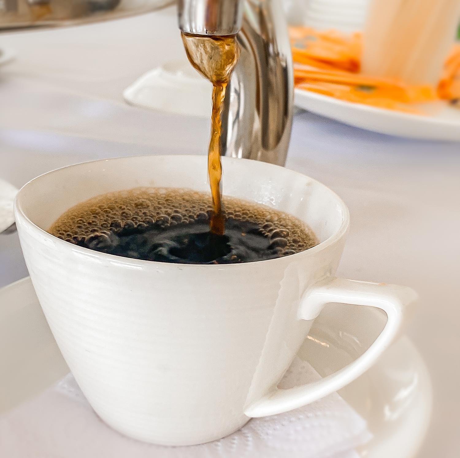 Hotel Royal Elim International Cali Esterno foto Coffee being poured
