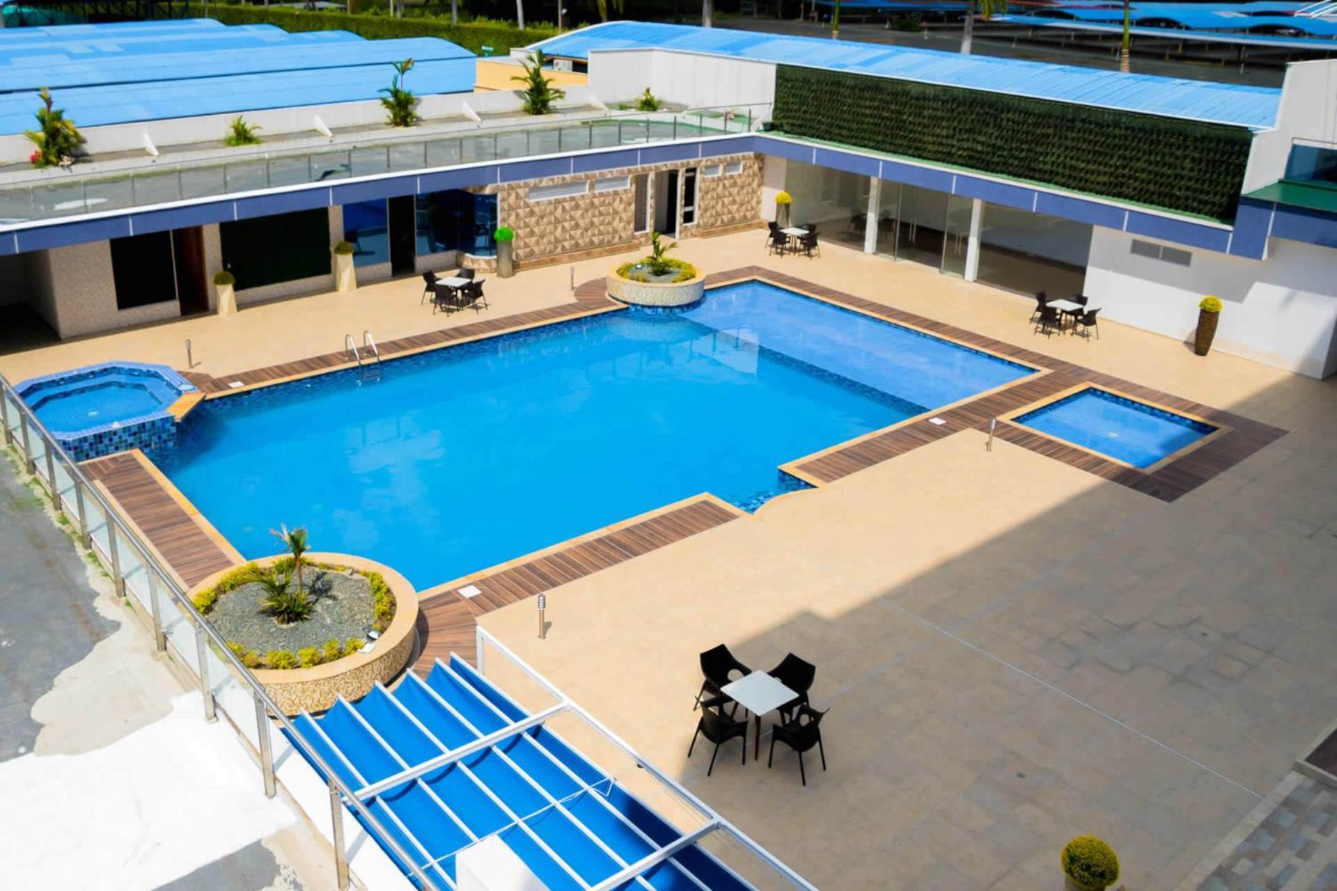 Hotel Royal Elim International Cali Esterno foto The pool at the hotel
