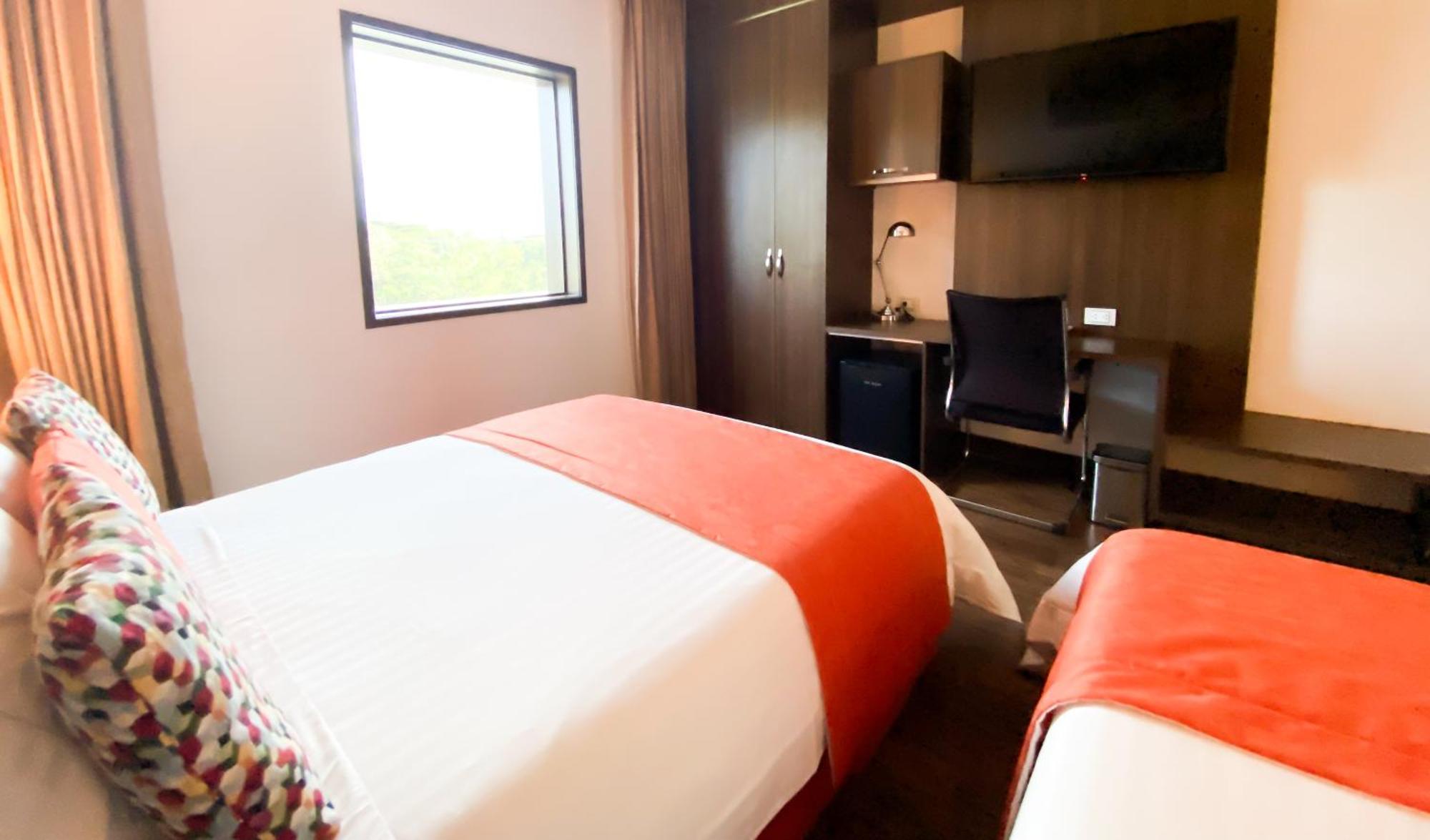 Hotel Royal Elim International Cali Esterno foto A room at the hotel