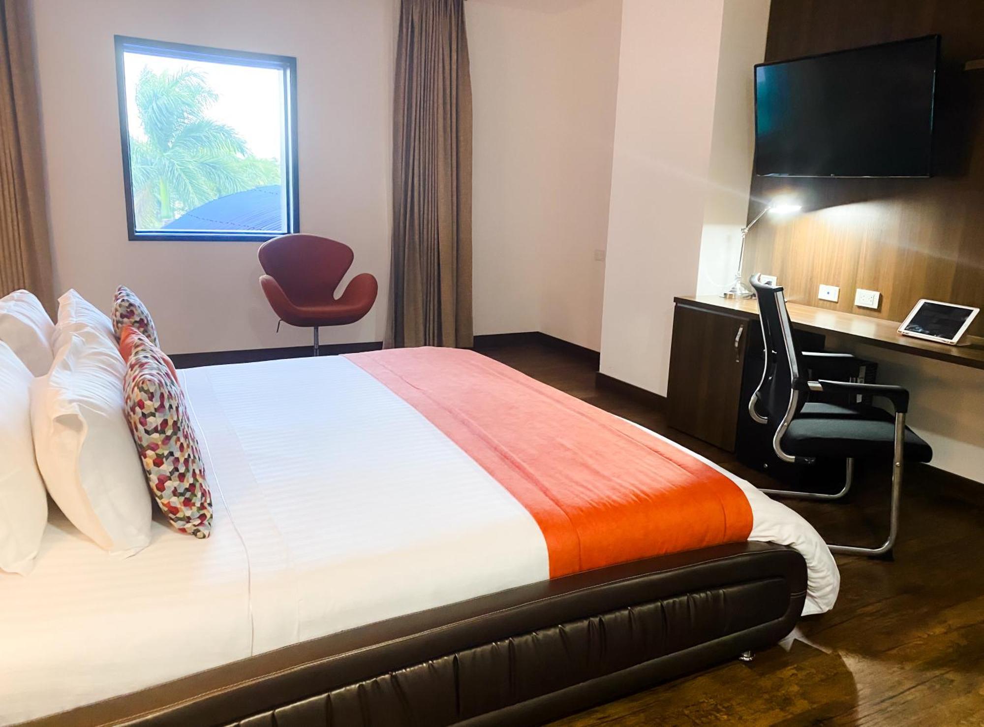 Hotel Royal Elim International Cali Esterno foto A room at the hotel