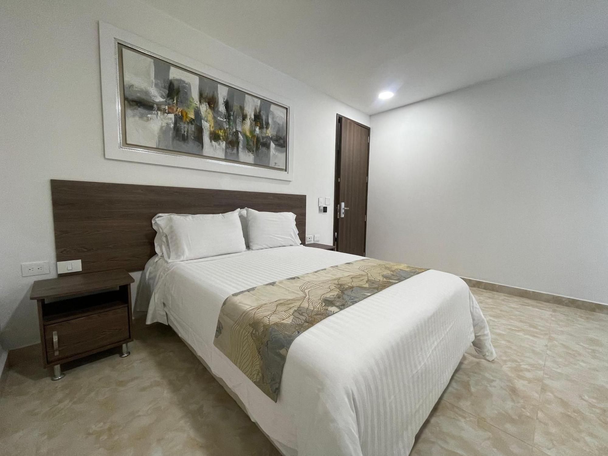 Hotel Royal Elim International Cali Esterno foto A bedroom in a hotel